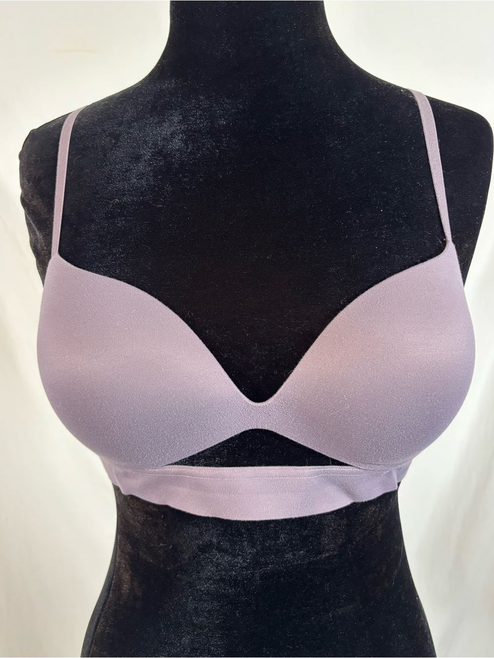Victoria’s Secret Incredible 34B Taupe Gray Wireless Padded Plunge T-Shirt Bra